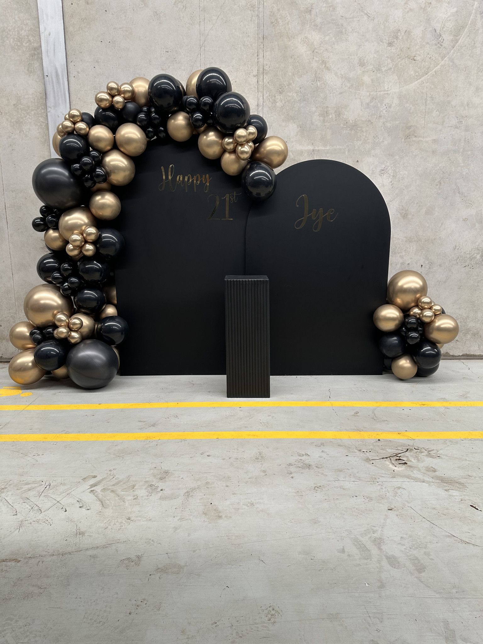 Black Acrylic Arches, Balloon Garland, Ripple Plinth, 21st Birthday Backdrop
