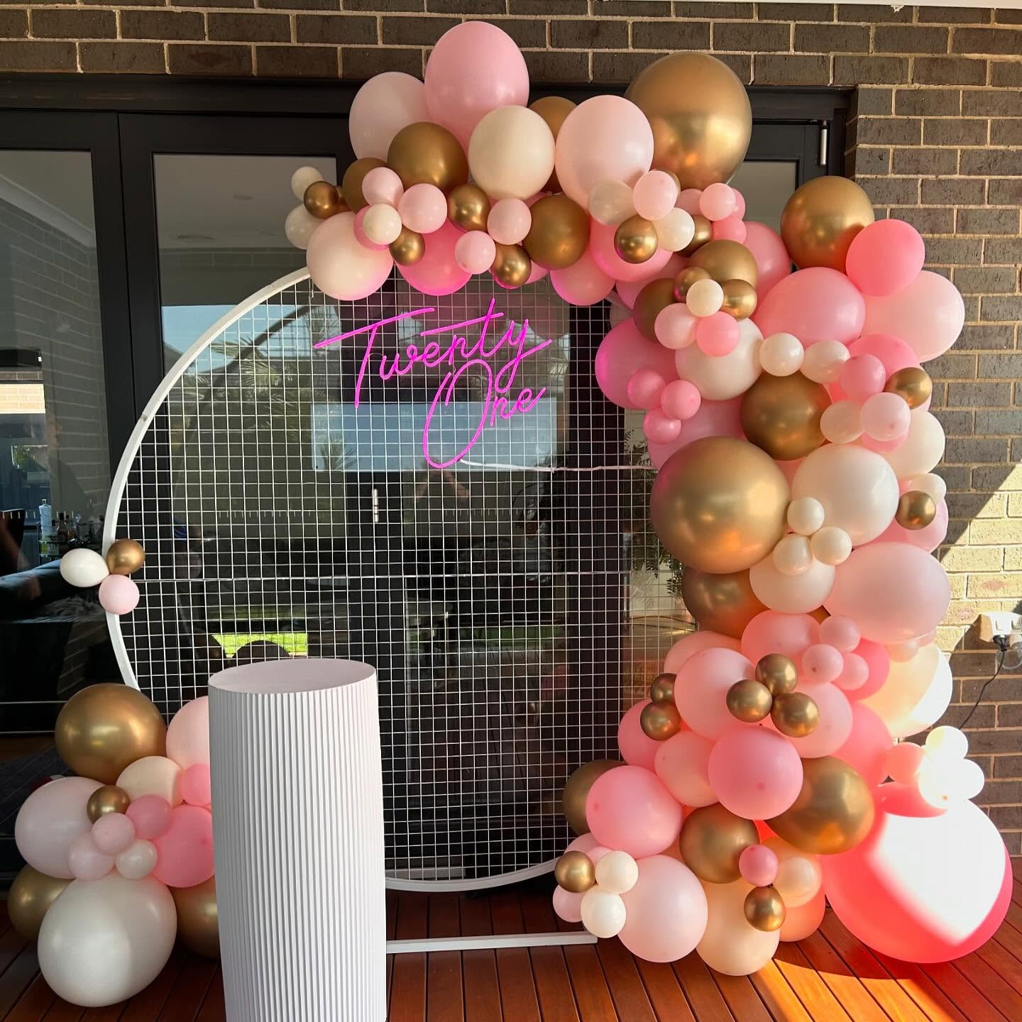 White Mesh Backdrop with Balloon Garland and Ripple Plinth